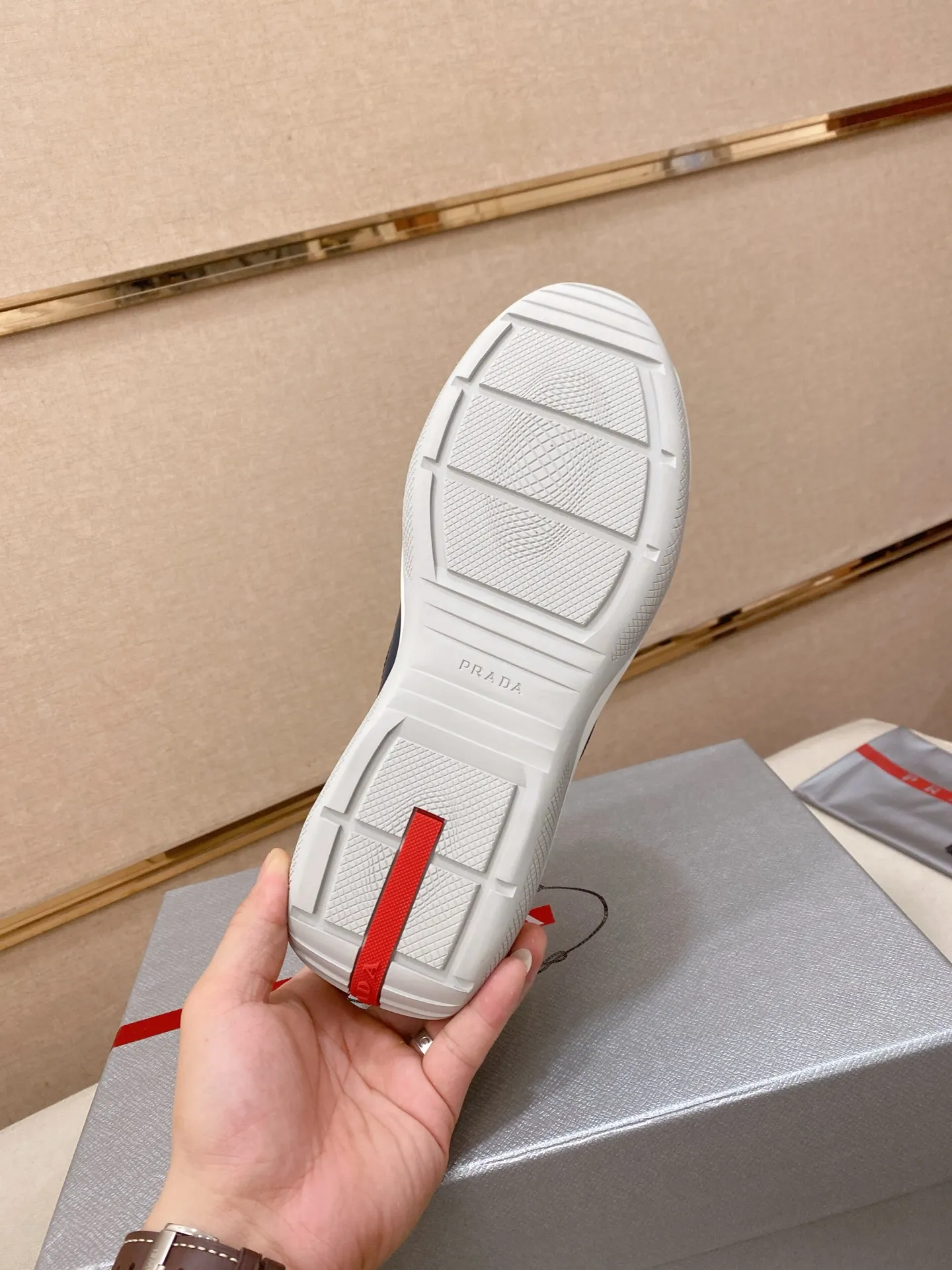 Men's shoes 💰 580💰 ✔️✔️✔️High version High-quality new PRADA (Prada) counters are launched simultaneously, new men's shoes, 😘fabrics are selected from first-layer cowhide fabrics. Lining: Imported cowhide leather lining. 👍🏿High-end☄️Open-molded non-slip rubber outsole, exquisite lines, simple and elegant, comfortable and high-end for leisure travel. Code number: 38 to 45